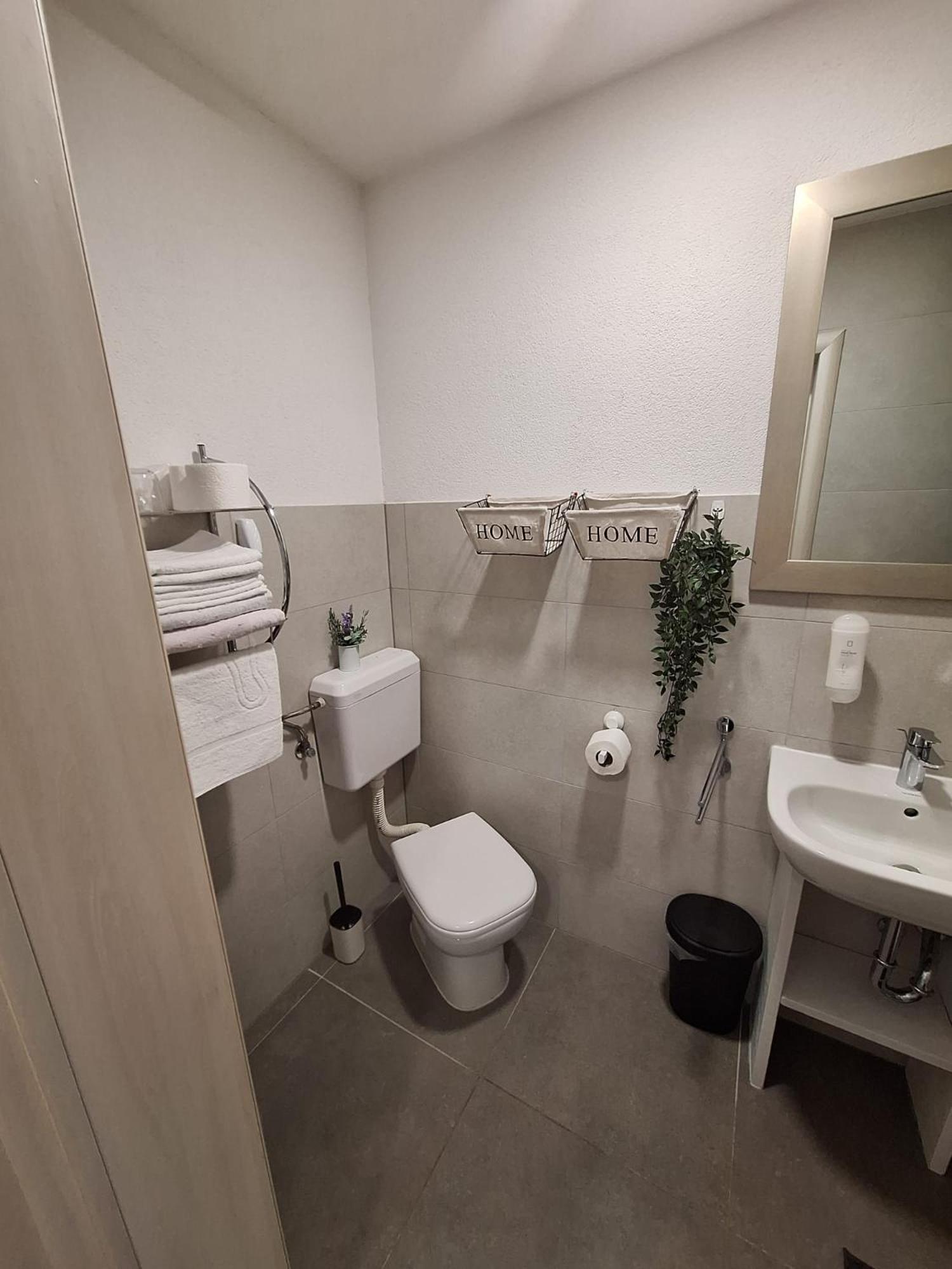 Louis I Lola Apartment *